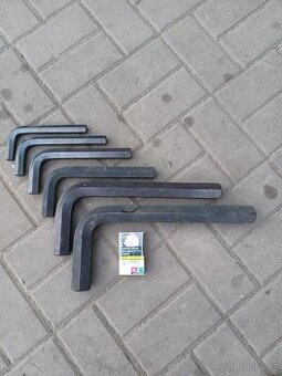 Sada imbus klíčů.