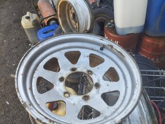 Prodám ocelová kola Nissan terrano