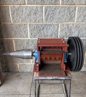 Špalíkovač, štěpkovač, štípač