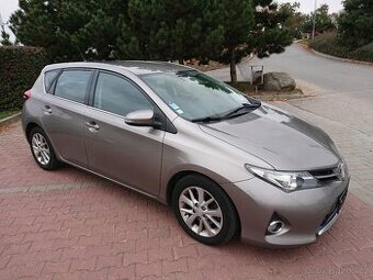Toyota Auris 2.0 D-4D Active 12/2013