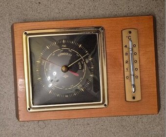 Starý barometr s teploměrem