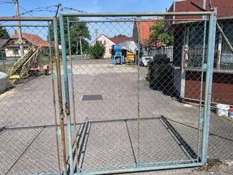 Oplocení plotové brány