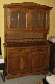 Rustikální příborník