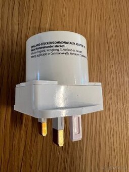 Adaptér cestovní do zásuvky UK