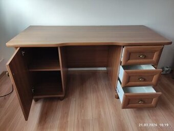 Kancelářský stůl