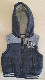 Modrá zateplená chlapecká vesta