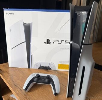 PlayStation 5 slim s mechanikou