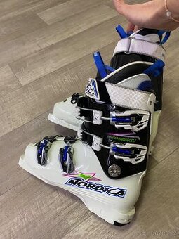 Lyžáky  Nordica dobermann spitfire 100 vel. 6 tzn 40