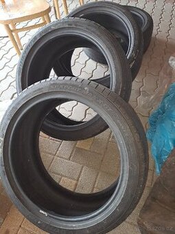 Prodám  4 ks pneu na voz. BMW, rozměr 275/35x19