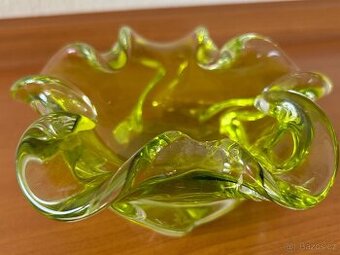 Hutní a broušené sklo,vázy,mísa,popelník