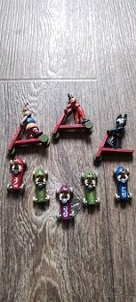 Dřevěné figurky a autíčka