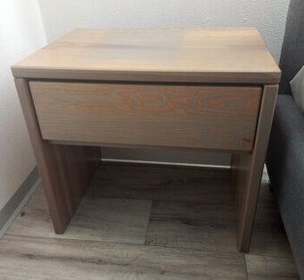 dřevěný noční stolek z masivního dřeva buk SN113