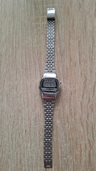 Dámské retro digitalky Rafitron z 80tých let