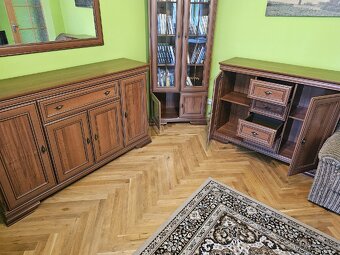 Obývací nábytek 2x komody ,knihovna ,tv stolek , zrcadlo
