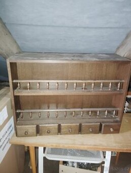 Polička z dřevotřísky