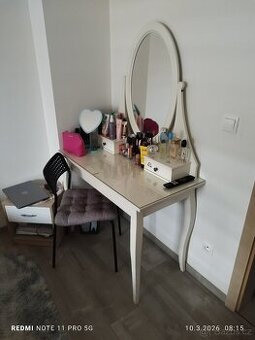 Kosmetický stolek