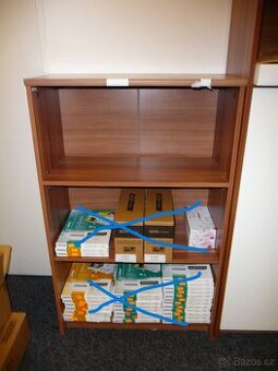 Kancelářská-pokojová skříňka