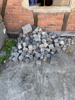 Daruji žulové kostky