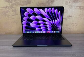 MacBook Air 13" 2022 M2 8GB 256GB Inkoustový, baterie 99%