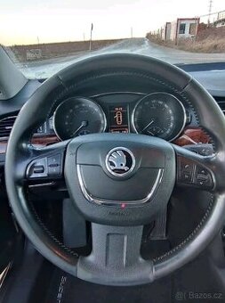Chromovo cerny znak do volantu ŠKODA nove logo