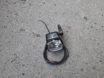 Přední a zadní světlo + orig. kabeláž k motoru Bosch.