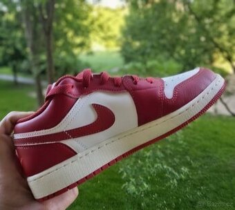 Air Jordan 1 Low SE (GS) White / Dune Red – vel. 40