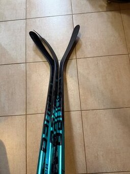 Hokejka Bauer Pulse, JR, levá i pravá, P92, Flex 30