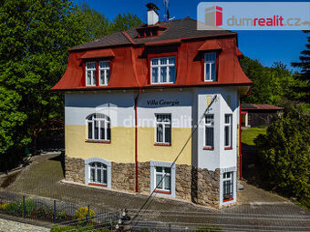 Luxusní vila s pozemkem po kompletní rekonstrukci u parku v 
