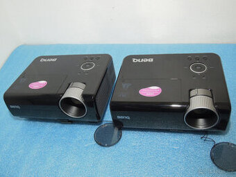 Nabízím 2x dataprojektor BenQ MX511. Kosmetická vada v obraz