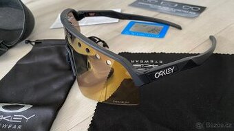 NOVE bryle Oakley Sutro Lite