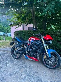 Prodám  Triumph street triple 675