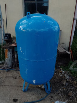 Prodám expanzní nádobu 500l