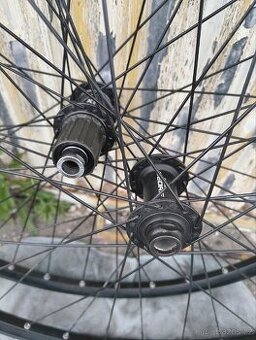 Kvalitní Zapletená kola deore XT remerx