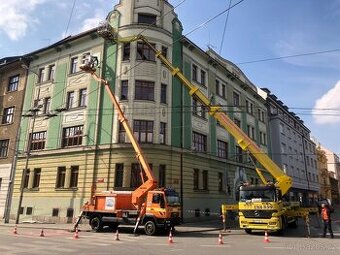 Mytí oken z plošiny- nedostupná okna zvenku i zevnitř