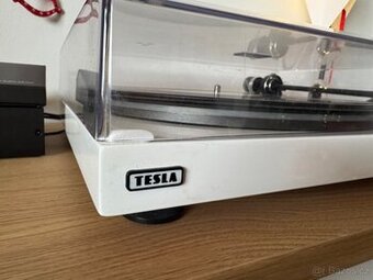 GRAMOFON TESLA NC500 po renovaci