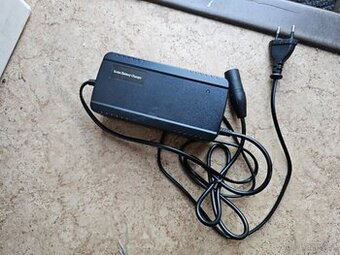Nabíječka na elektrokolo / elektrokoloběžku 48V (54,6V 4A)
