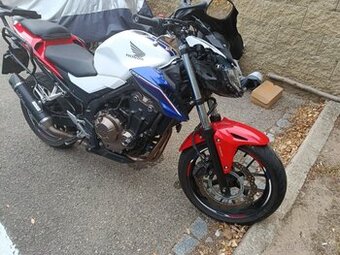 Prodám bouranou Honda CB500FA, 2016 – s TP a platnou STK
