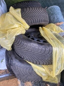 Plechové disky 16” 5x112 a zimní pneu 205/55/R16 Pirelli