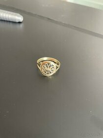 Zlatý dámský prsten 585