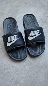 pánské pantofle Nike Victori One vel. 44 - 1