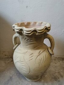 Nová hliněná váza, ruční výroba.
