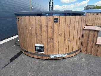 Koupací sud Coral s hydromasážním a aeromasážním systémem