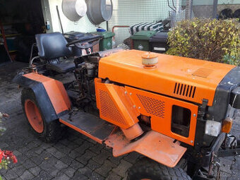 Traktor + příslušenství - 1