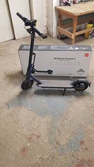 Zánovní elektrokoloběžka Xiaomi Mi Electric Scooter 3 Black