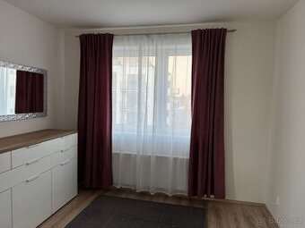 Set 2 typů závěsů + garnýž dvoj. s příslušenstvím