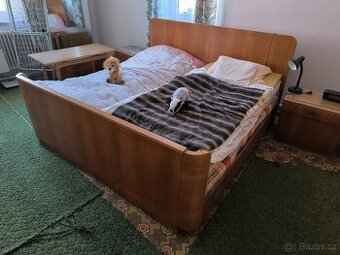 Ložnice z masivu vyrobená cca 1940 - 1