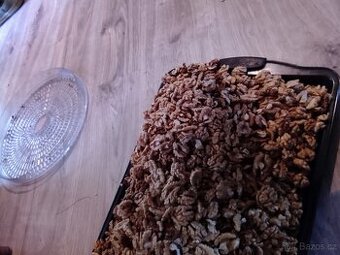 Loupané ořechy (půlky,ideální nejvíce na zdobení)