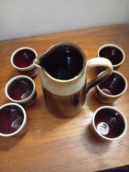 Keramický džbánek s kalíšky