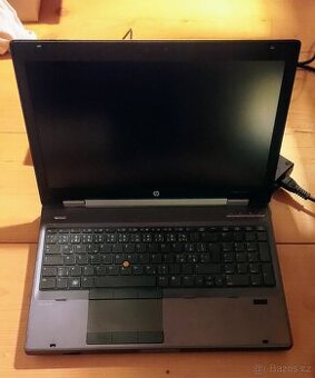 HP EliteBook 8560w + dokovací stanice + 2x adaptér