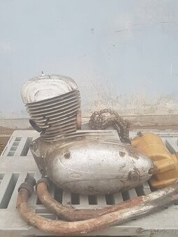 motor Jawa 250 panelka